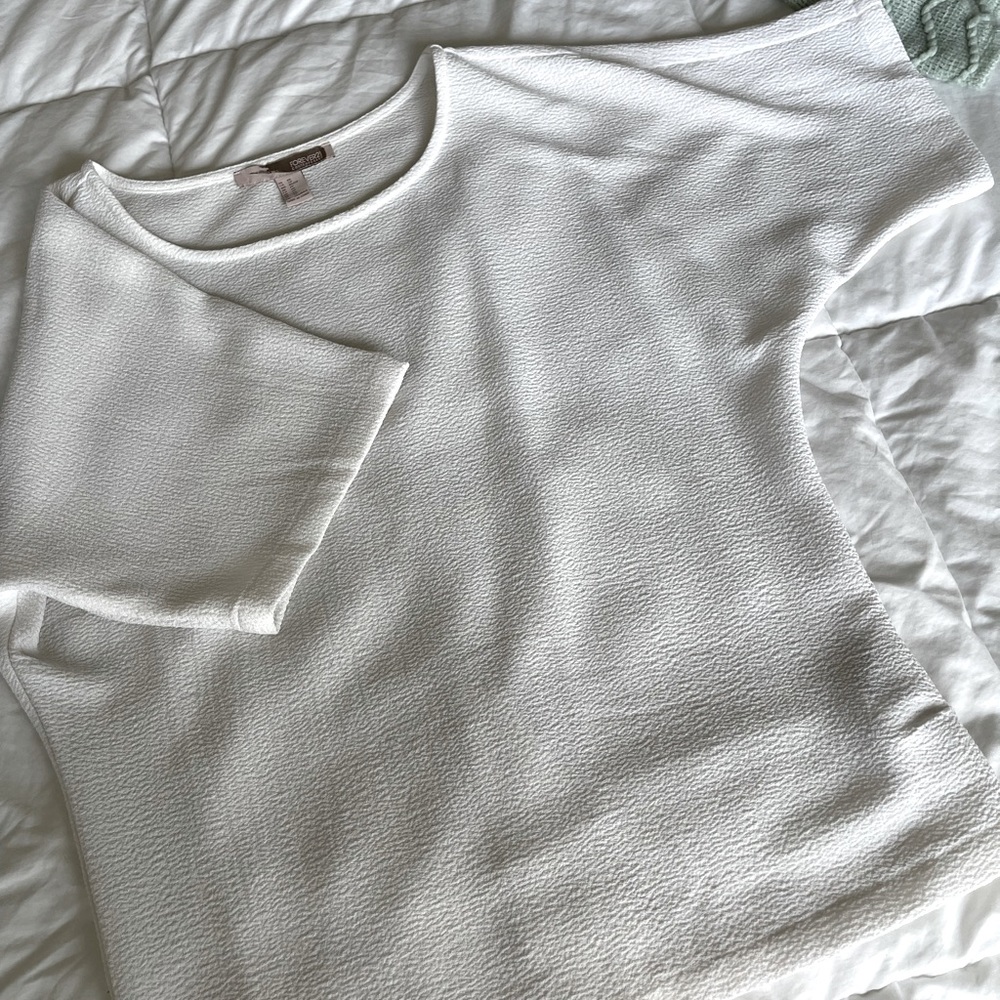 “Forever 21” Contemporary Textured Business Top with Lower Back Button Detail